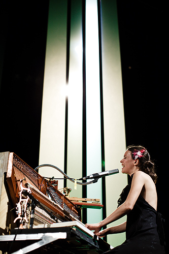 http://www.arnopaul.net/files/gimgs/4_arnopaul-emilyloizeau2-20091007.jpg