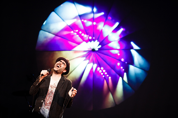http://www.arnopaul.net/files/gimgs/4_arnopaul-fredoviola-20090919.jpg