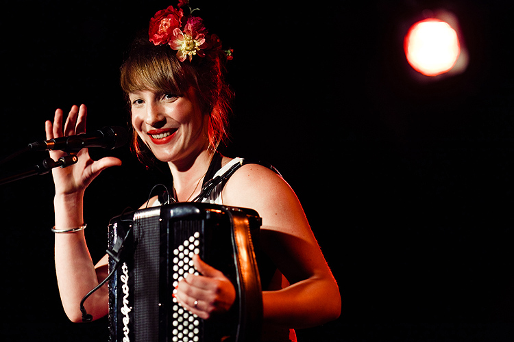 http://www.arnopaul.net/files/gimgs/4_arnopaul-zazafournier-20090124.jpg