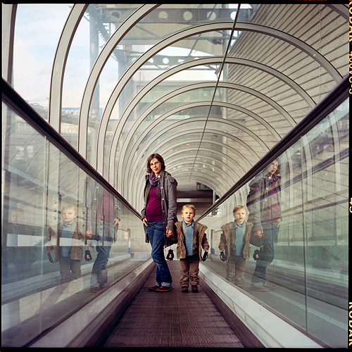 http://www.arnopaul.net/files/gimgs/7_arnopaul-3femmes6enfants.jpg